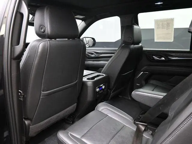 2022 GMC Yukon Denali photo 8