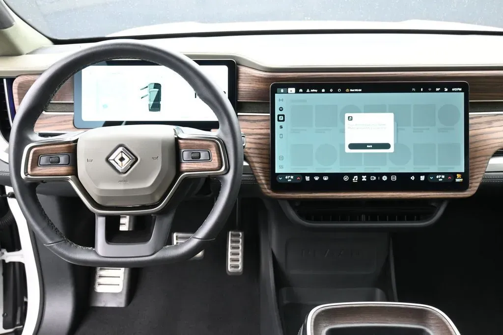 2024 Rivian R1S Adventure photo 9