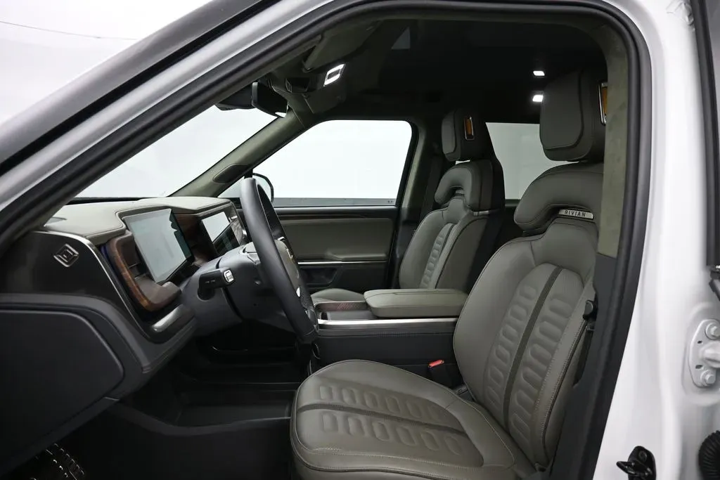 2024 Rivian R1S Adventure photo 10
